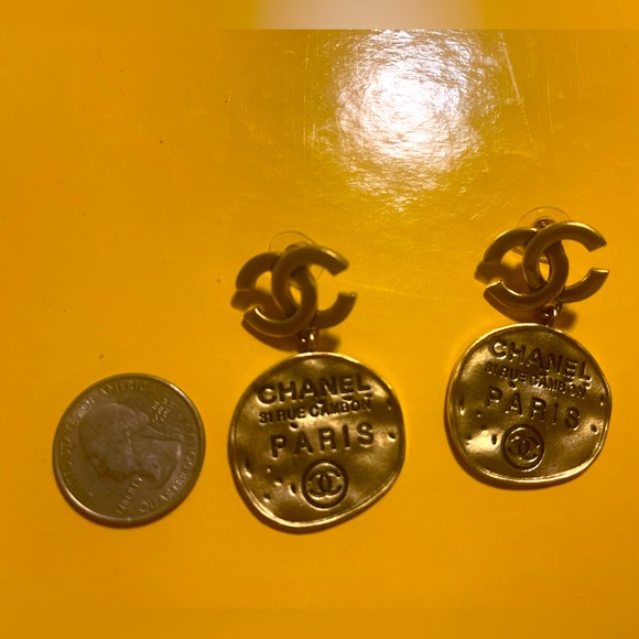 Very cute earrings - Picture 1 of 2